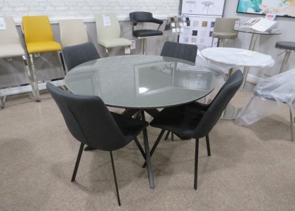 Clearance Hirst Round Table & 4 Chairs