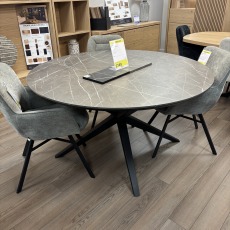Wellington Round Dining Table Wellington Round Dining Table